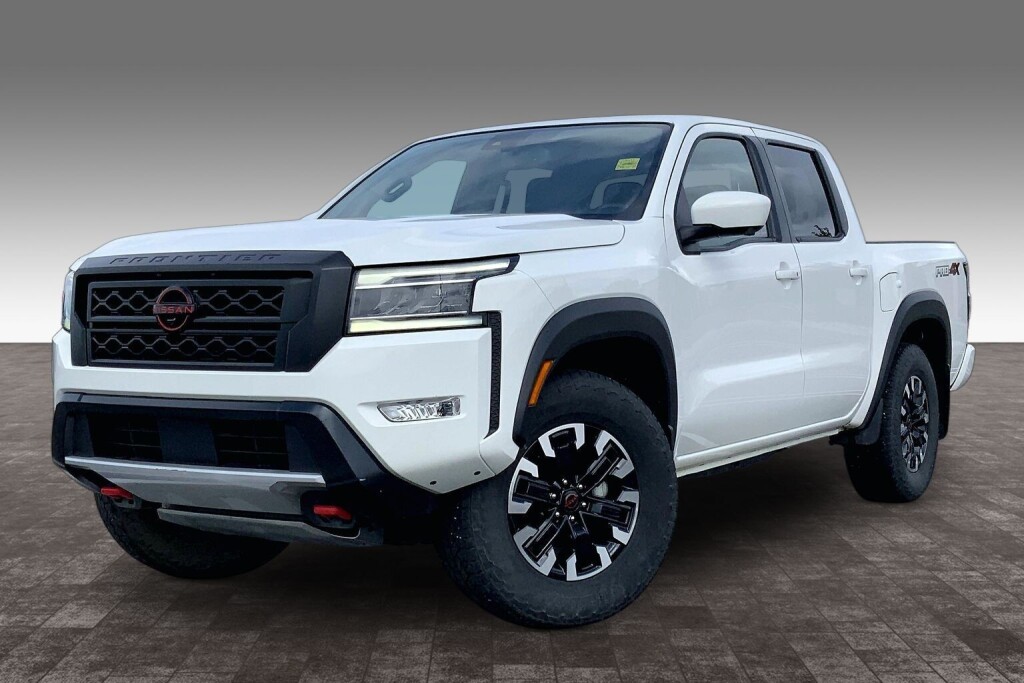 White 2022 Nissan Frontier PRO-4X Crew Cab 4WD Pickup Truck Four-Wheel Drive