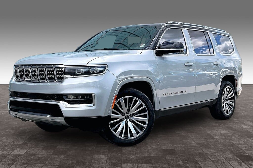 Silver 2023 Jeep Grand Wagoneer Series III 4WD SUV / Crossover Four-Wheel Drive Automatic
