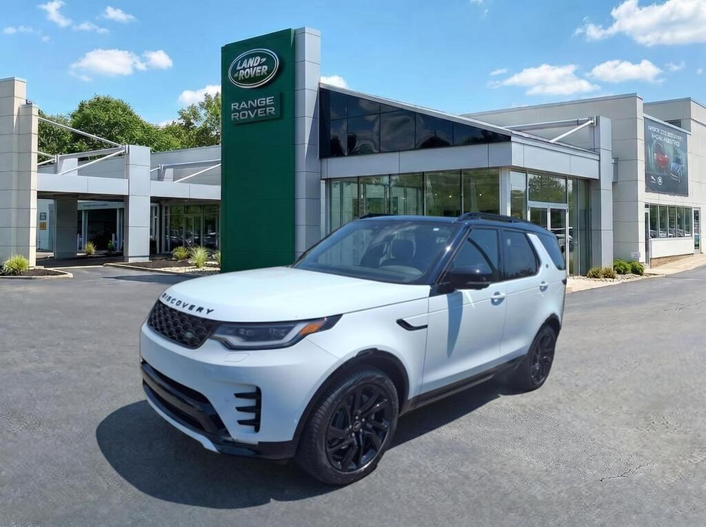 FUJI WHITE 2025 Land Rover Discovery P300 Dynamic SE AWD SUV / Crossover All-Wheel Drive Automatic