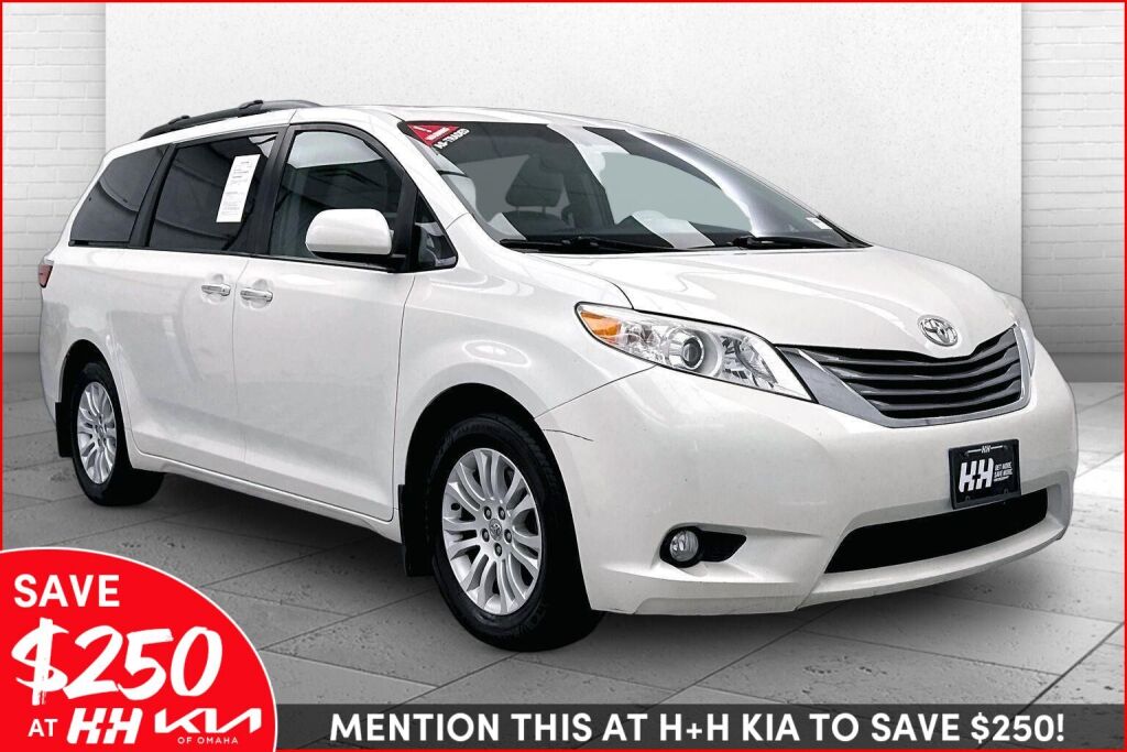  2015 Toyota Sienna XLE 7-Passenger Auto Access Seat Minivan Front-Wheel Drive Automatic
