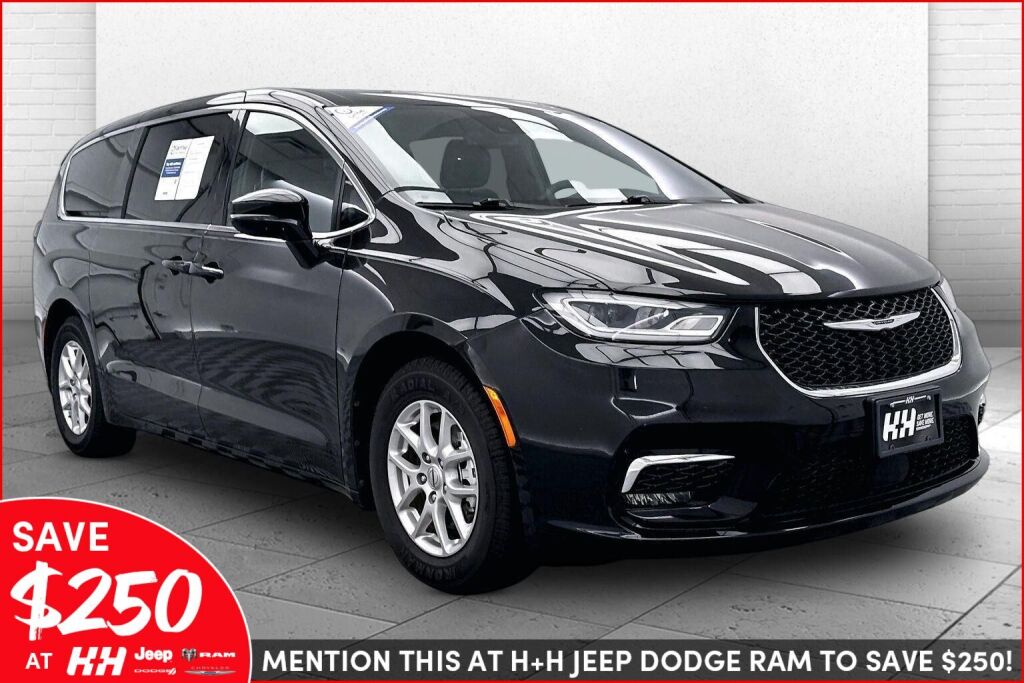 Diamond Black Crystal Pearlcoat 2025 Chrysler Pacifica Select FWD Minivan Front-Wheel Drive 9-Speed Automatic