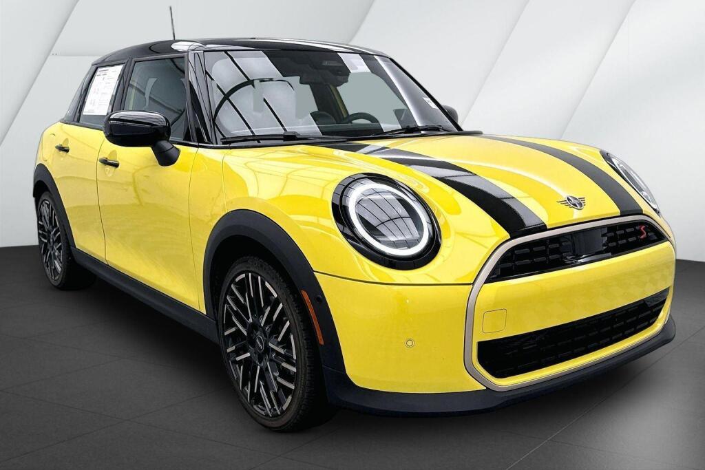 Sunny Side Yellow 2025 MINI Cooper Hatchback Front-Wheel Drive 7-Speed Dual Clutch