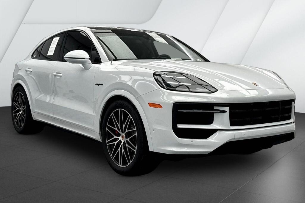 White 2025 Porsche Cayenne Coupe Coupe All-Wheel Drive Automatic