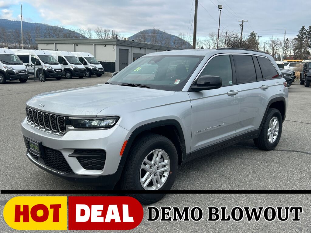 2024 Jeep Grand Cherokee Laredo 4WD