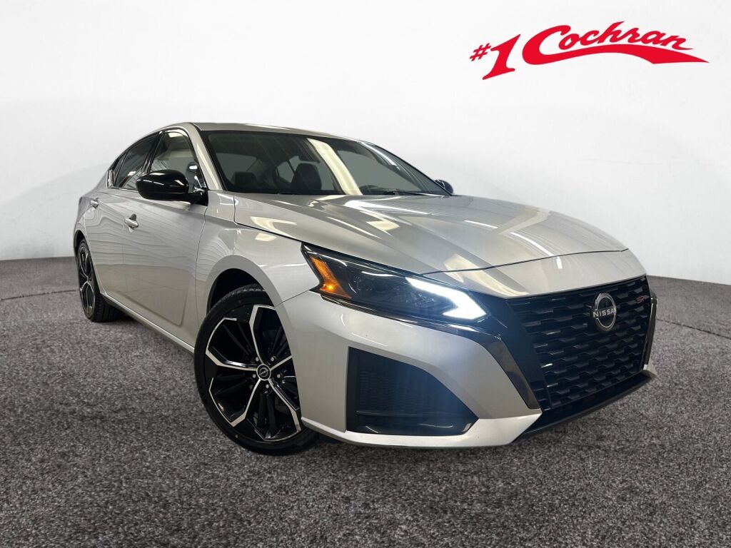 Brilliant Silver Metallic 2024 Nissan Altima Sedan Front-Wheel Drive Continuously Variable Transmission