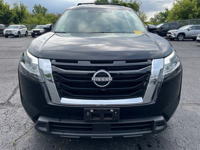 View vehicle photo 2