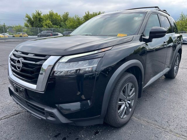 View vehicle photo 3