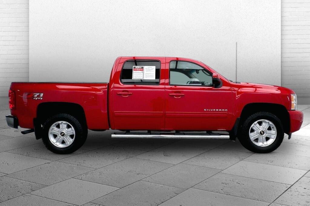 View vehicle photo 5