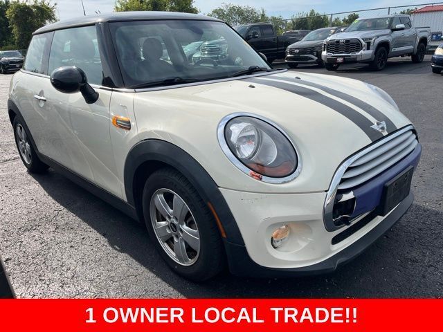 Pepper White 2015 MINI Cooper Hatchback Front-Wheel Drive 6-Speed Automatic