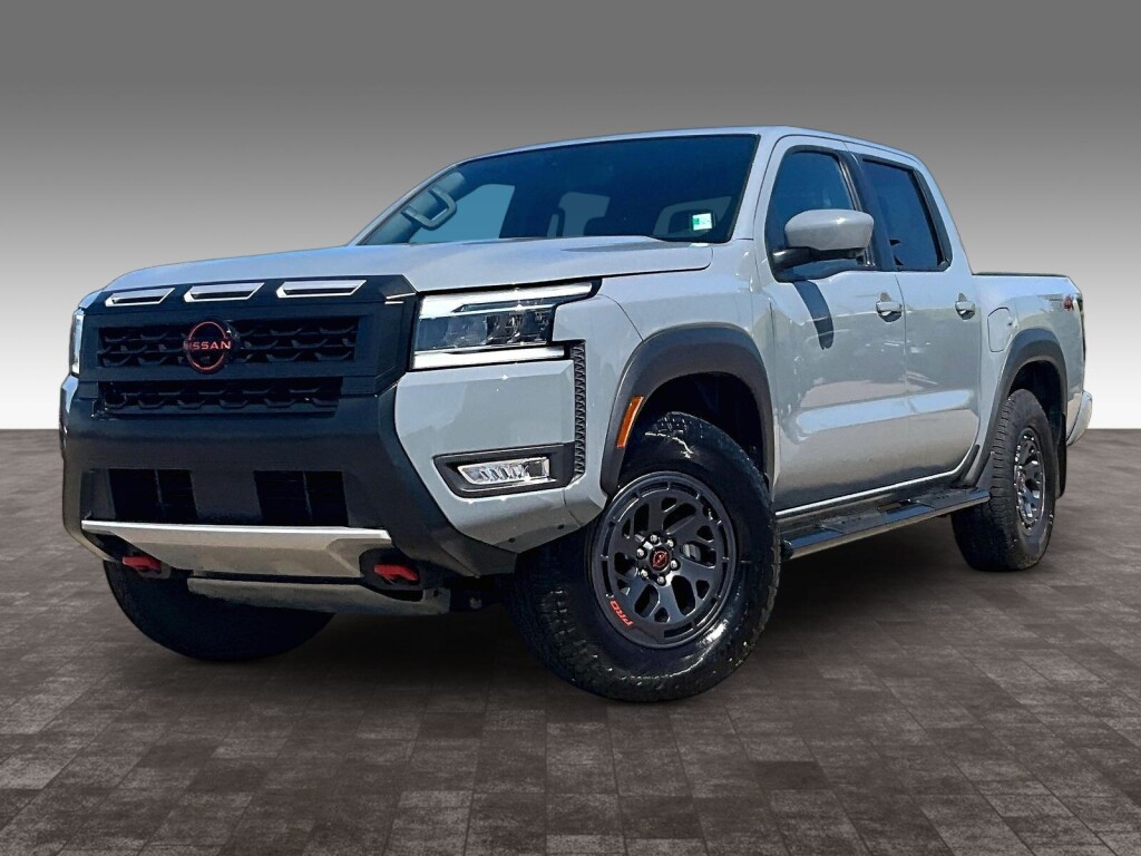 2025 Nissan Frontier PRO-4X Crew Cab 4WD