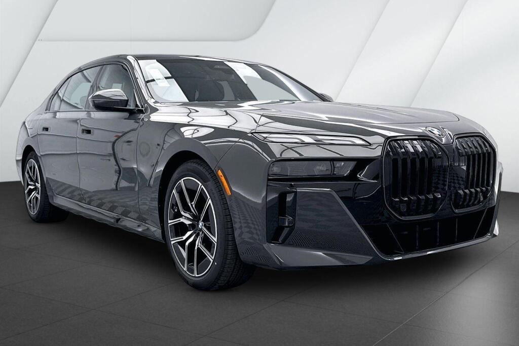 Gray (Dravit Grey Metallic) 2026 BMW 7 Series Sedan All-Wheel Drive Automatic