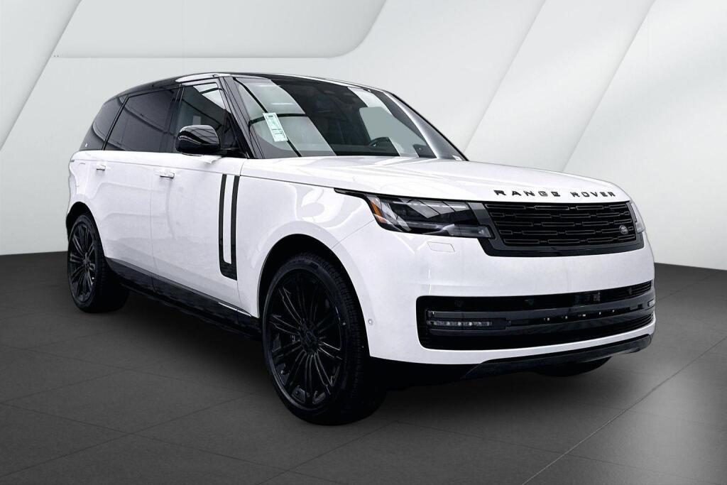 Ostuni Pearl White Premium Metallic 2026 Land Rover Range Rover SUV / Crossover All-Wheel Drive Automatic