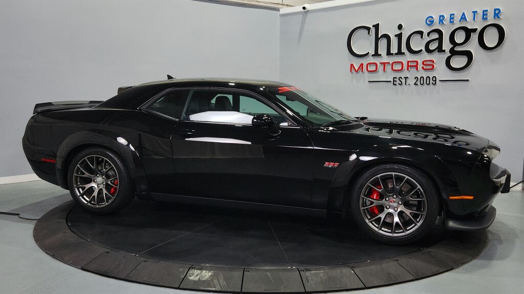 Phantom Black Tri-Coat Pearl 2015 Dodge Challenger Coupe Rear-Wheel Drive 6-Speed Manual