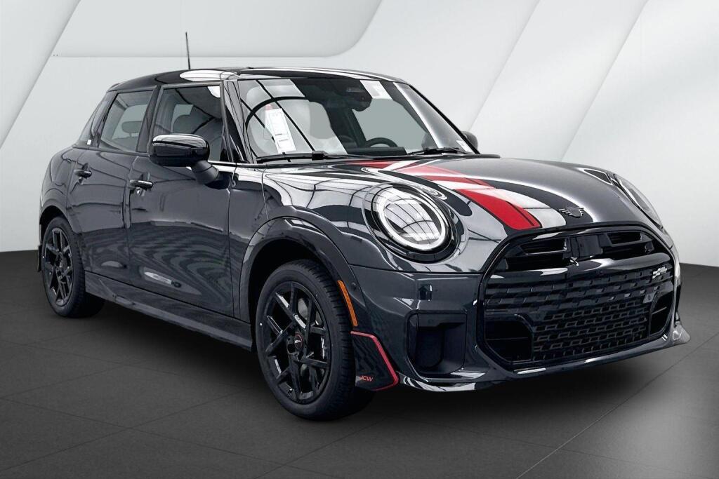 Black Roof and Mirror Caps 2026 MINI Cooper Hatchback Front-Wheel Drive 7-Speed Dual Clutch