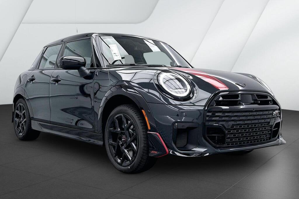 Black Roof and Mirror Caps 2026 MINI Cooper Hatchback Front-Wheel Drive 7-Speed Dual Clutch