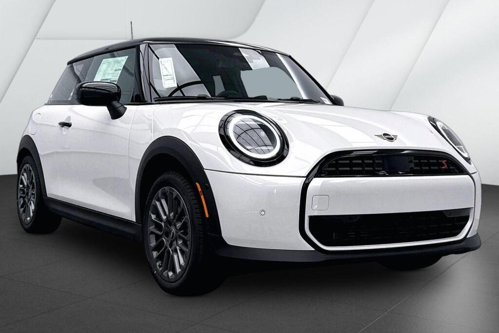 Nanuq White Metallic 2026 MINI Cooper Hatchback Front-Wheel Drive 7-Speed Dual Clutch