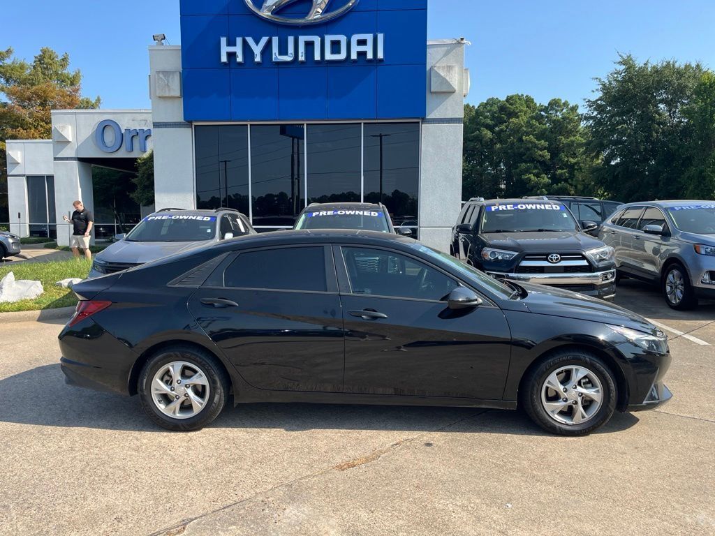 2022 Hyundai Elantra SE FWD
