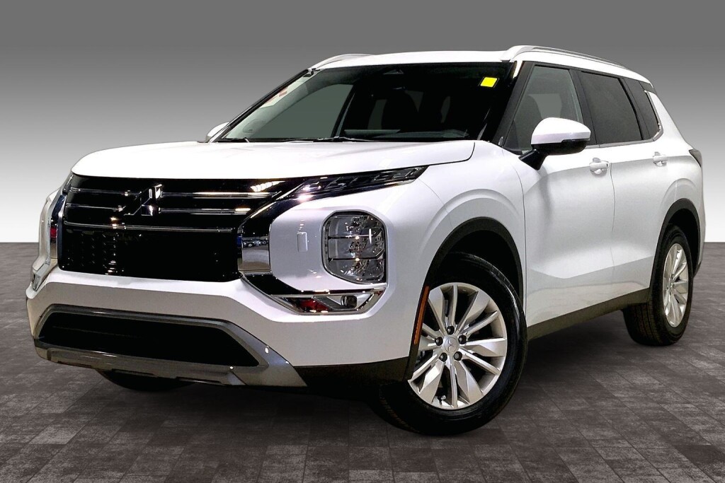 White 2026 Mitsubishi Outlander SUV / Crossover Front-Wheel Drive Automatic