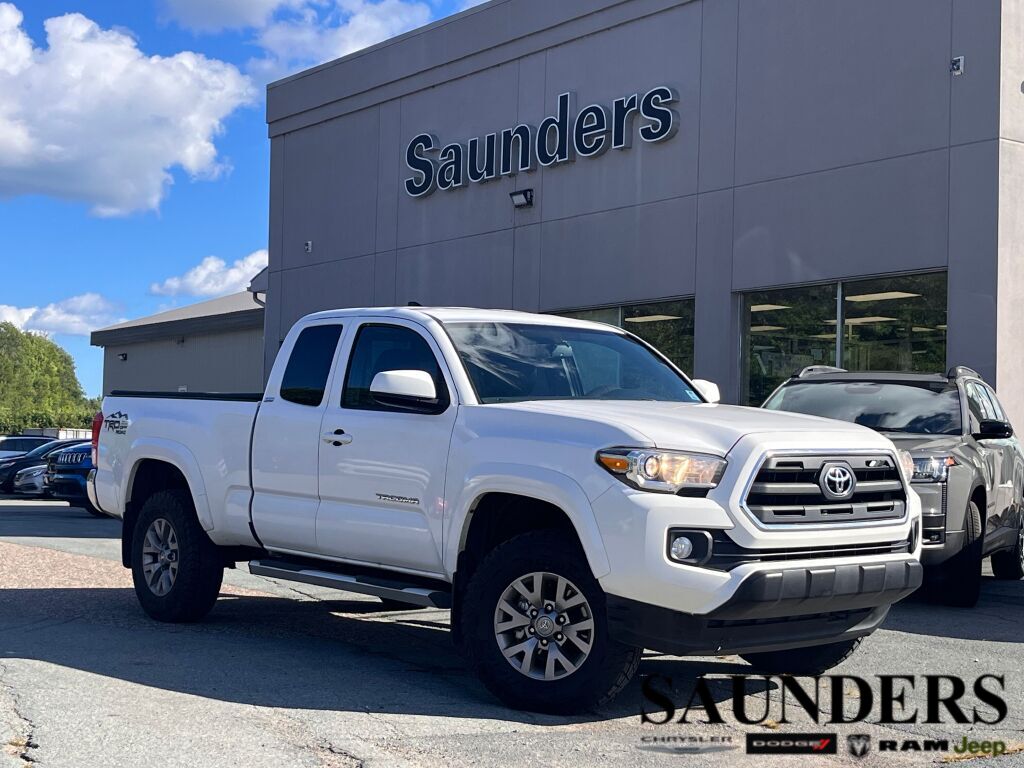 Alpine White 2016 Toyota Tacoma Pickup Truck Four-Wheel Drive 6-Speed Automatic