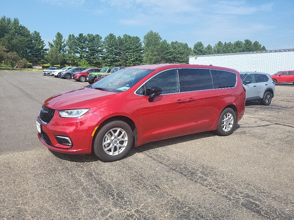  2025 Chrysler Pacifica Select FWD   
