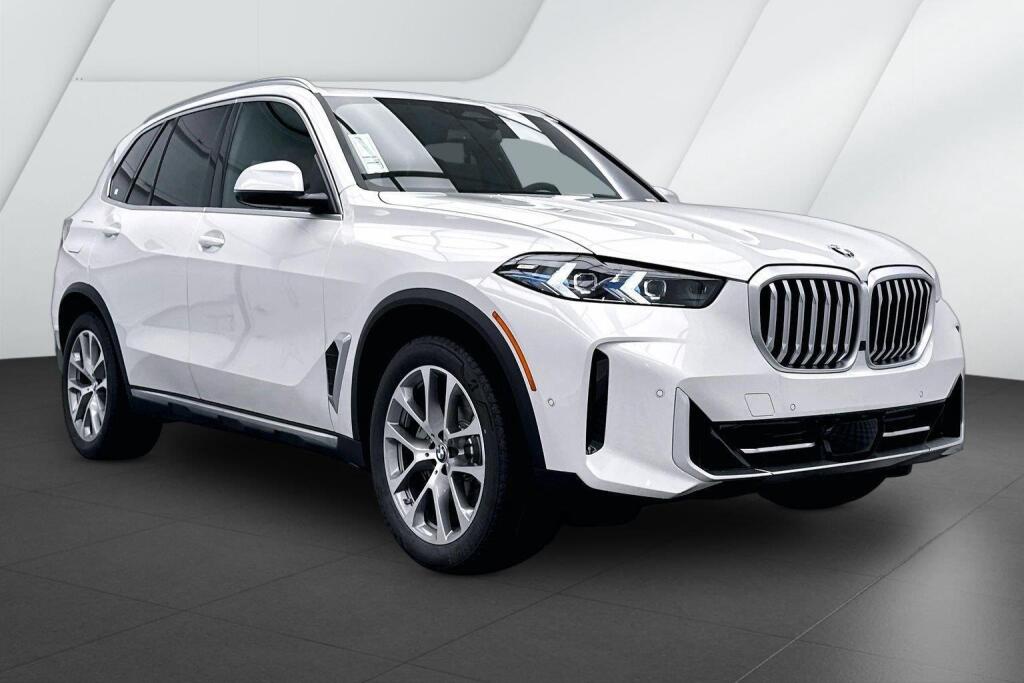 Mineral White Metallic 2026 BMW X5 SUV / Crossover All-Wheel Drive 