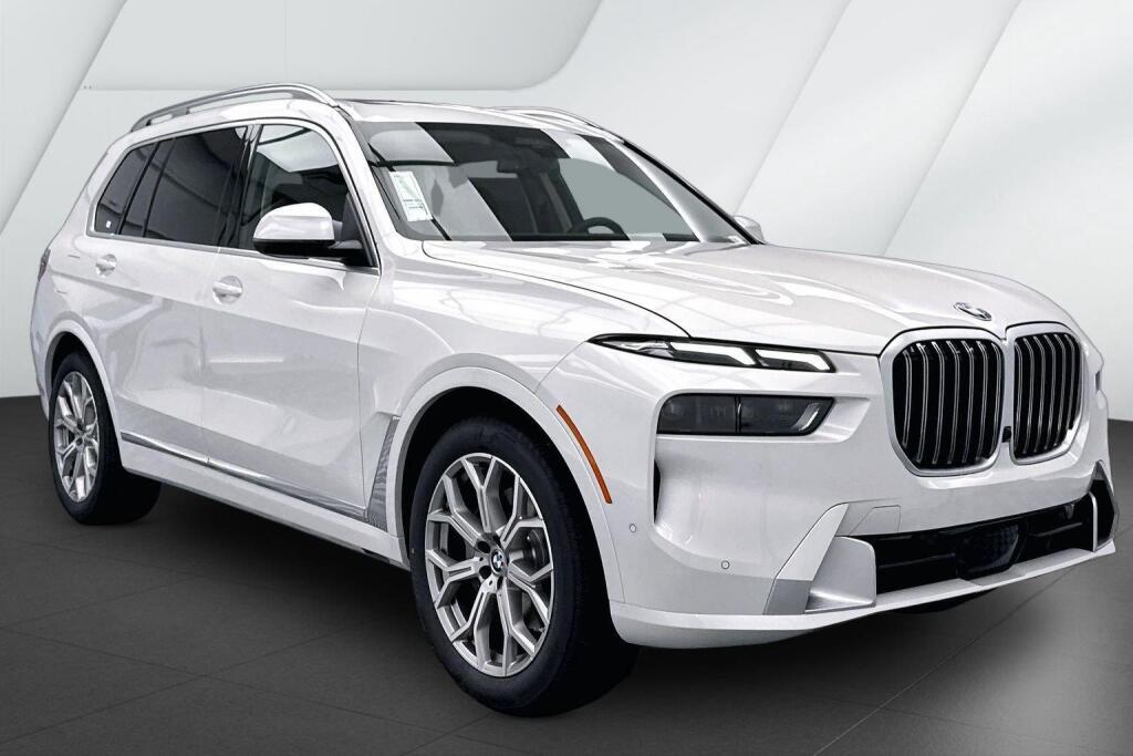 Mineral White Metallic 2027 BMW X7 SUV / Crossover All-Wheel Drive Automatic