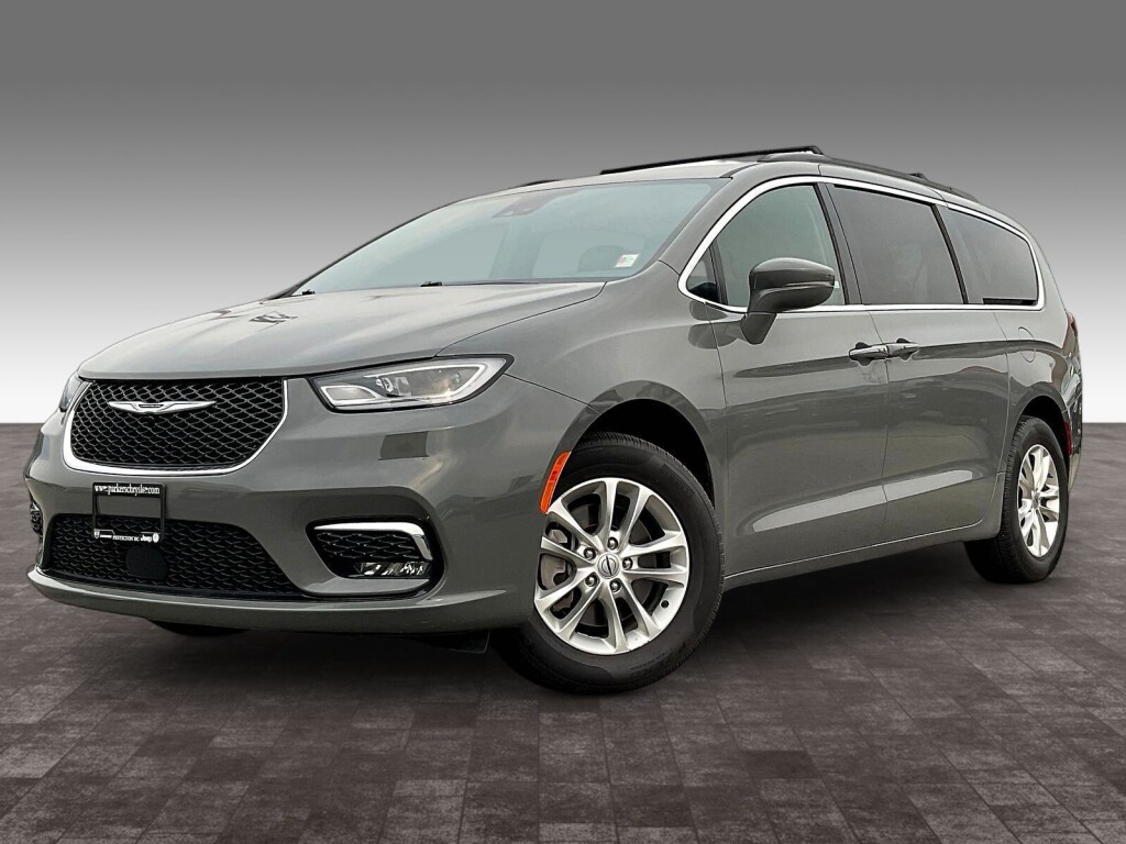Gray (Ceramic Grey) 2022 Chrysler Pacifica Minivan All-Wheel Drive 9-Speed Automatic