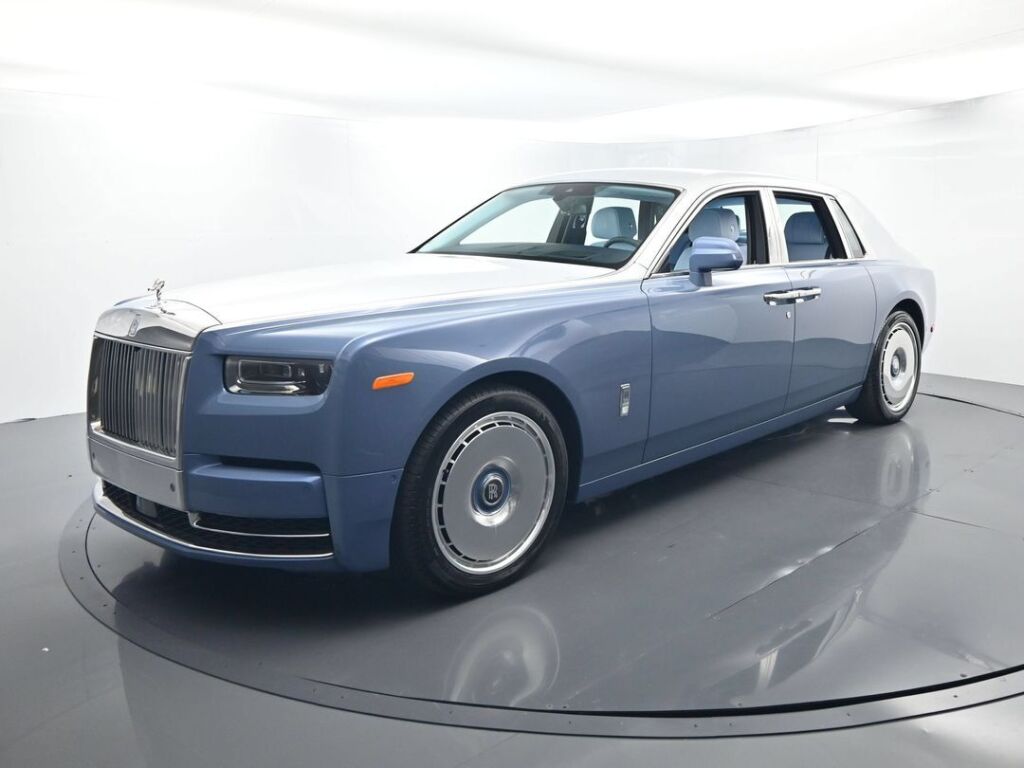 Wittering Blue 2027 Rolls-Royce Phantom Sedan Rear-Wheel Drive 8-Speed Automatic