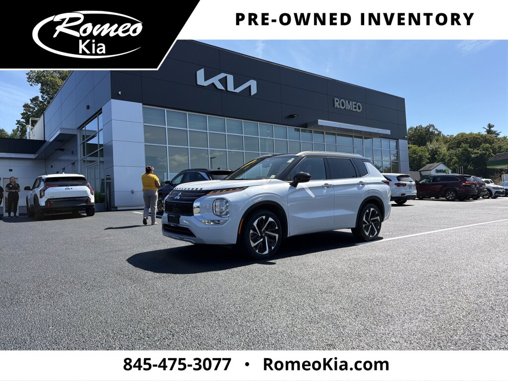 White 2023 Mitsubishi Outlander SUV / Crossover All-Wheel Drive Continuously Variable Transmission