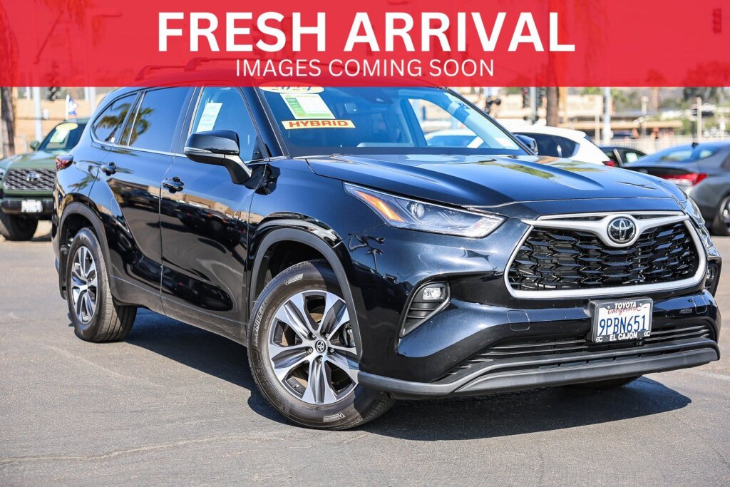 Midnight Black Metallic 2024 Toyota Highlander SUV / Crossover Front-Wheel Drive 8-Speed Automatic Overdrive