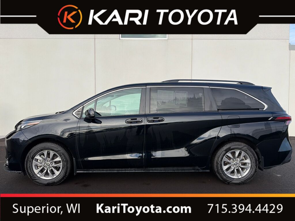  2025 Toyota Sienna LE 8-Passenger AWD   