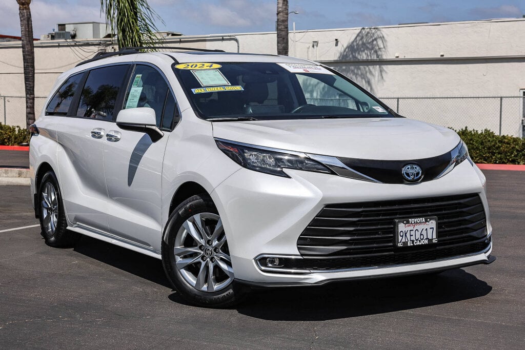 2024 Toyota Sienna XLE 7-Passenger AWD