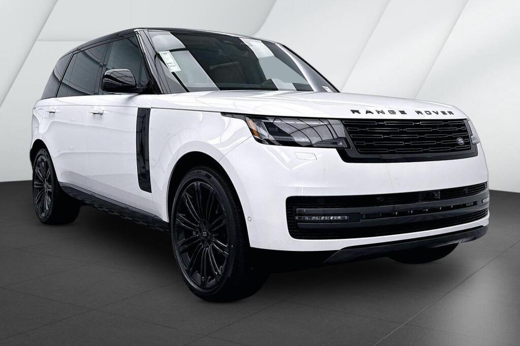 Ostuni Pearl White Premium Metallic 2027 Land Rover Range Rover SUV / Crossover All-Wheel Drive Automatic