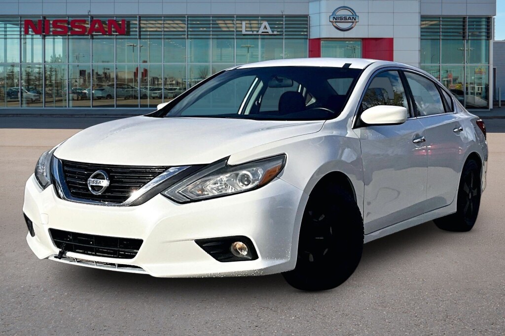 White 2017 Nissan Altima Sedan Front-Wheel Drive Automatic