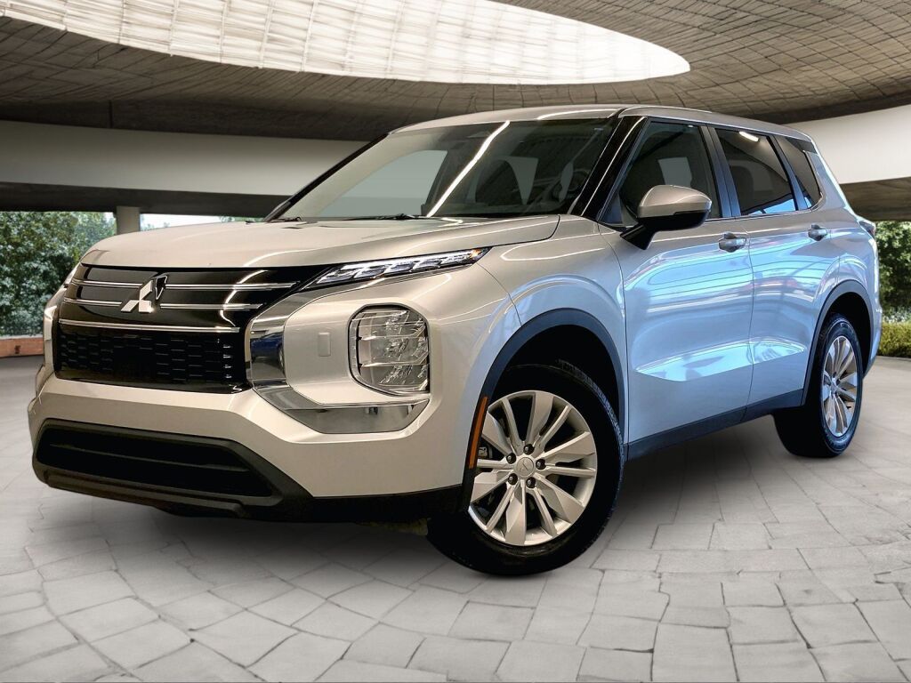 Silver 2025 Mitsubishi Outlander SUV / Crossover Front-Wheel Drive Automatic