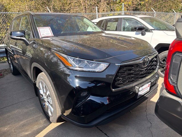 Midnight Black Metallic 2026 Toyota Highlander SUV / Crossover All-Wheel Drive 8-Speed Dual Clutch