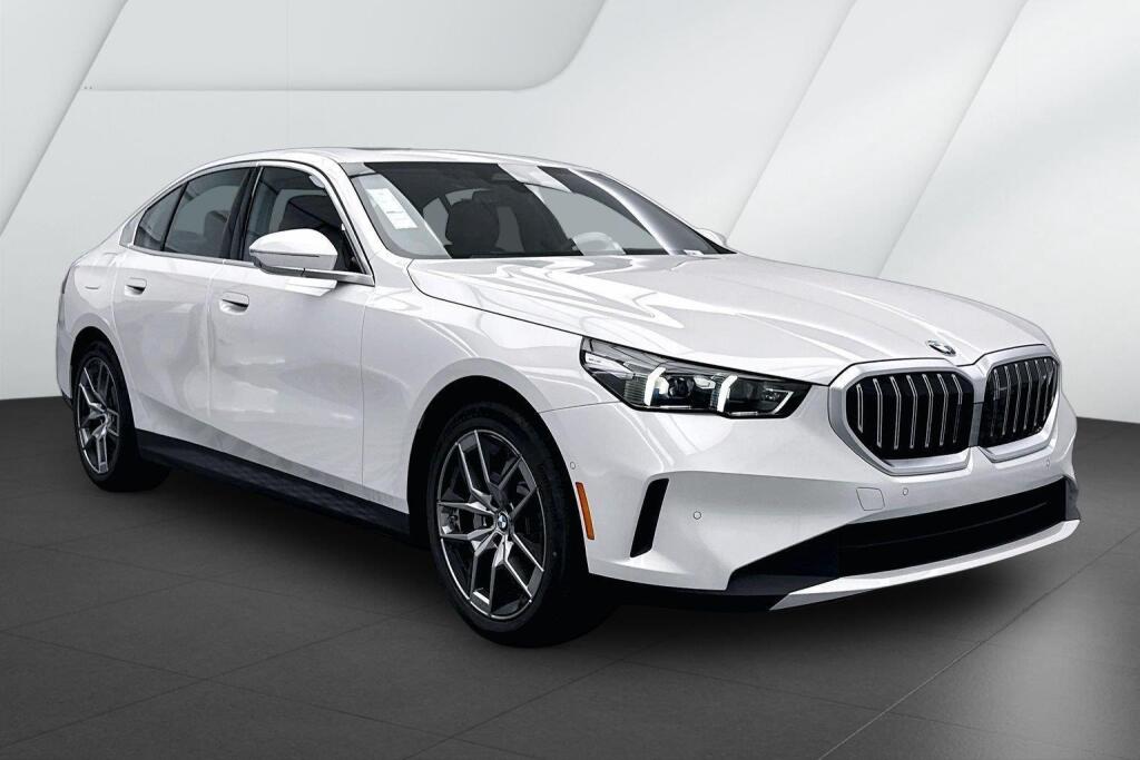 Mineral White Metallic 2027 BMW 5 Series Sedan All-Wheel Drive 8-Speed Automatic