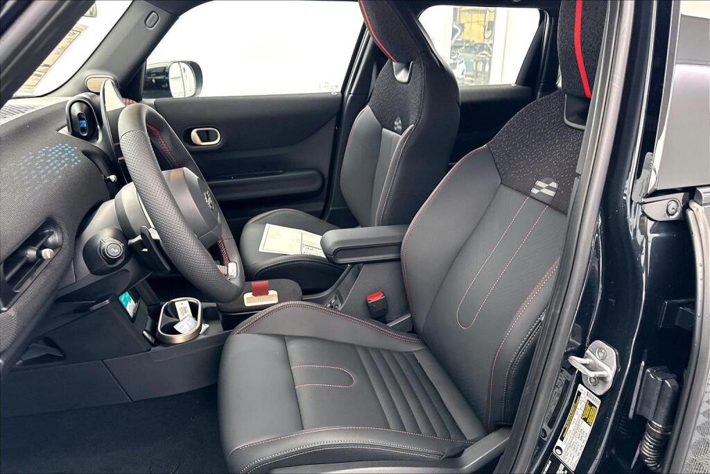 Black Roof and Mirror Caps 2026 MINI Cooper Hatchback Front-Wheel Drive 7-Speed Dual Clutch