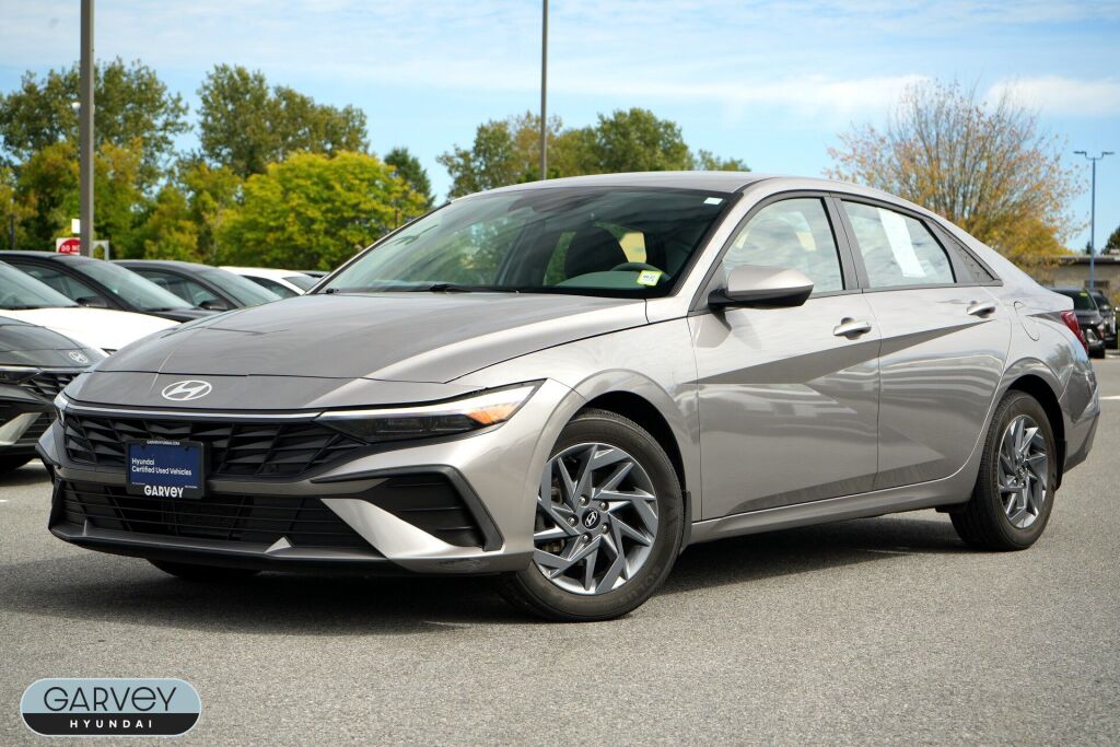 Gray 2024 Hyundai Elantra Sedan Front-Wheel Drive Continuously Variable Transmission
