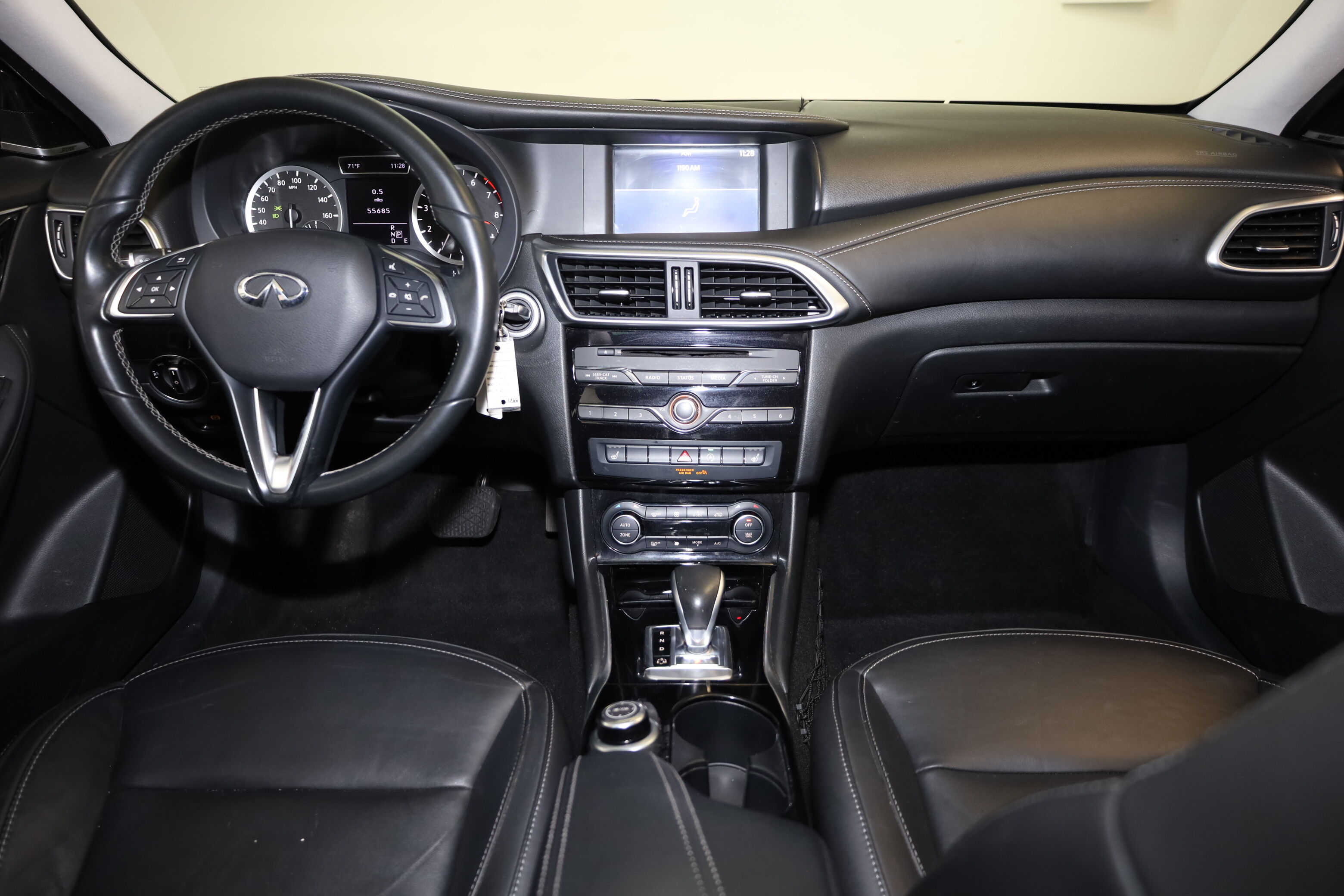 2018 Infiniti QX30 Premium photo 2