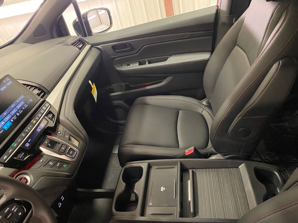 2026 HONDA Odyssey Sport-L Radiant Red Metallic II at Honda North