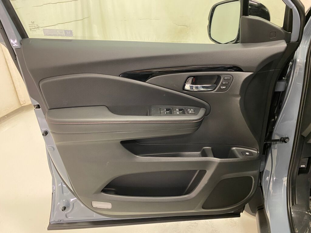2026 HONDA Ridgeline Black Edition Sonic Gray Pearl at Honda North