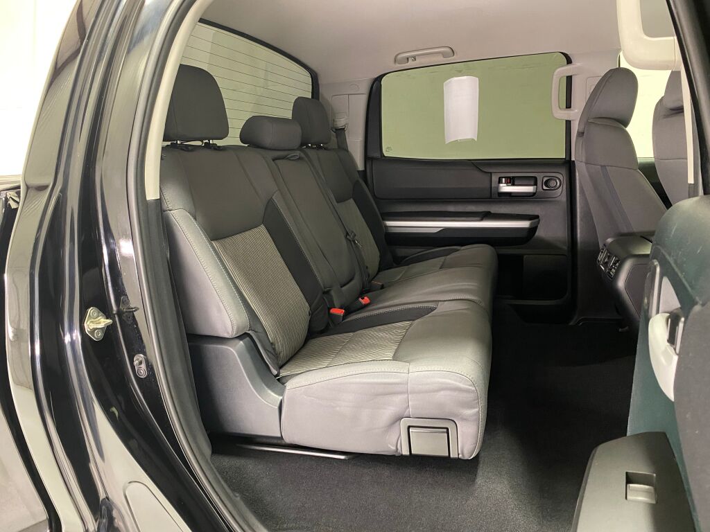 2016 Toyota Tundra SR5 - 9