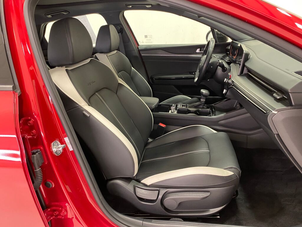 2025 Kia K5 GT-Line - 9