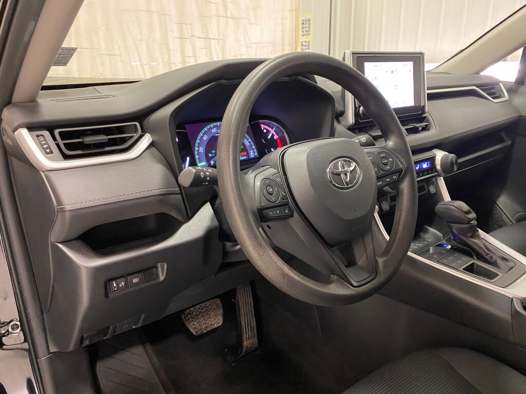 2023 Toyota RAV4 LE - 10