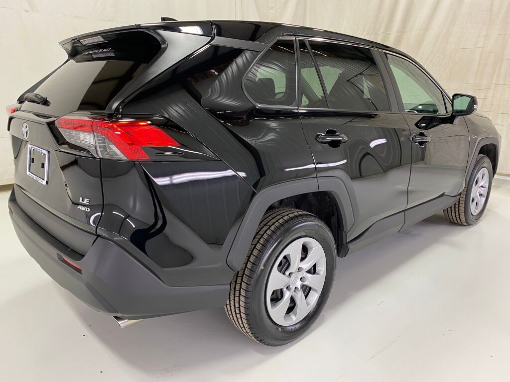 2023 Toyota RAV4 LE - 5