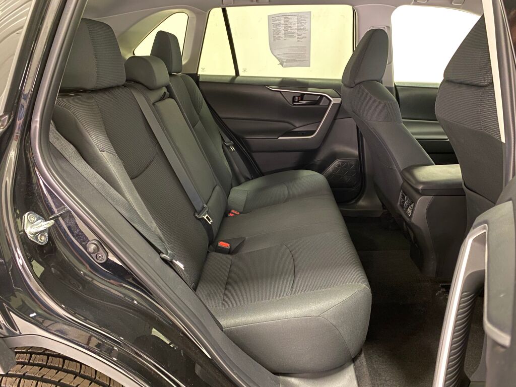 2023 Toyota RAV4 LE - 9