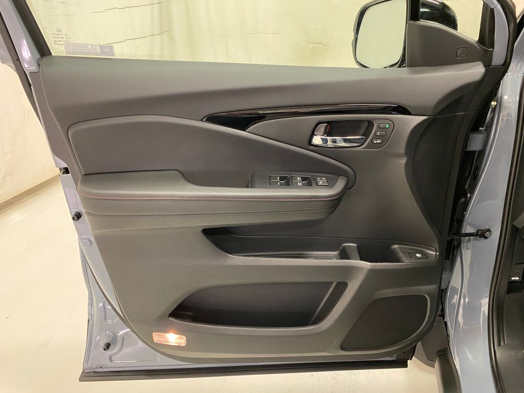 2026 Honda Ridgeline Black Edition SONIC GRAY at Honda North