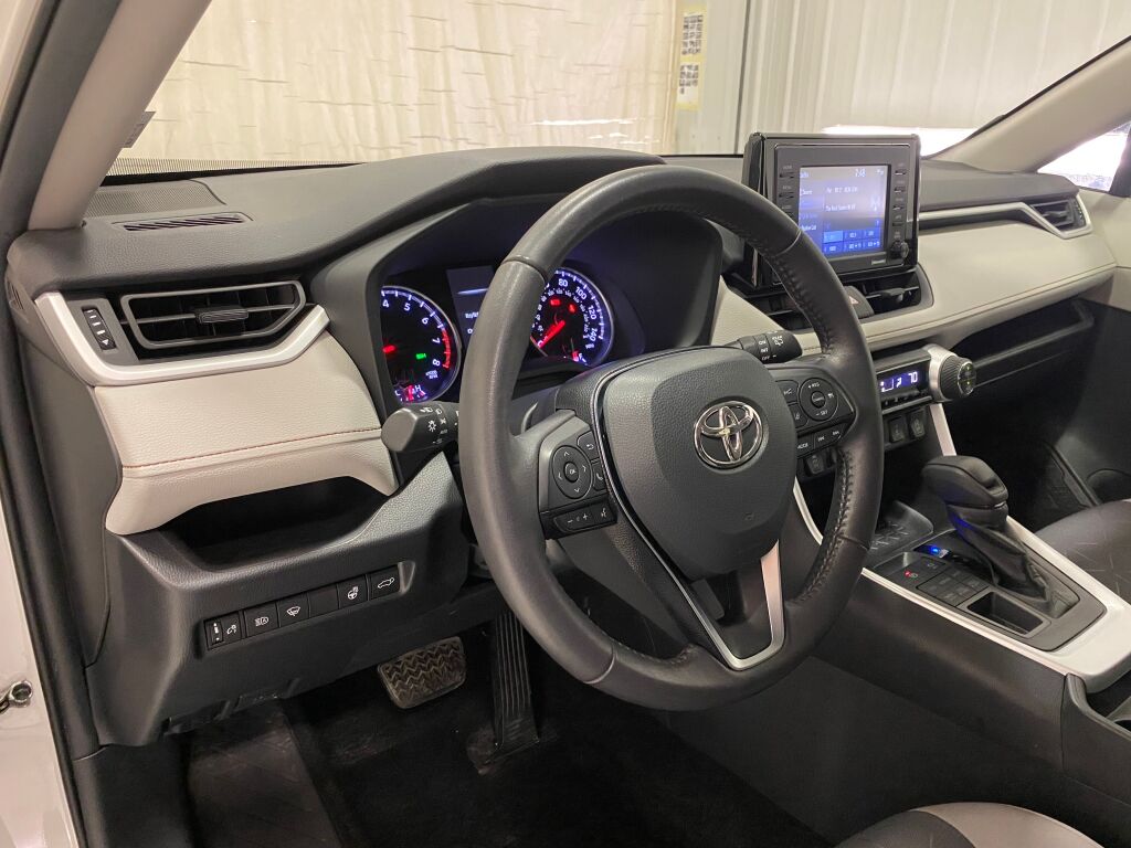 2021 Toyota RAV4 XLE - 10