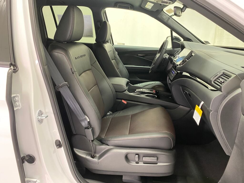 2026 Honda Ridgeline Black Edition PLATINUM WHITE at Honda North
